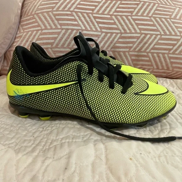 Nike cleats size 4 youth - Picture 1 of 4